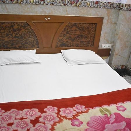 Hotel Shri Hari Palace By Wb Inn Vrindāvan 外观 照片