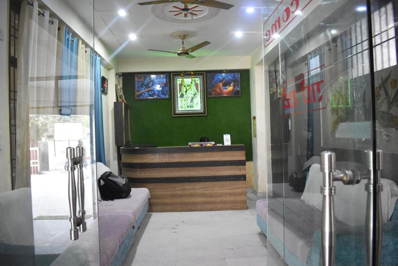 Hotel Shri Hari Palace By Wb Inn Vrindāvan 外观 照片