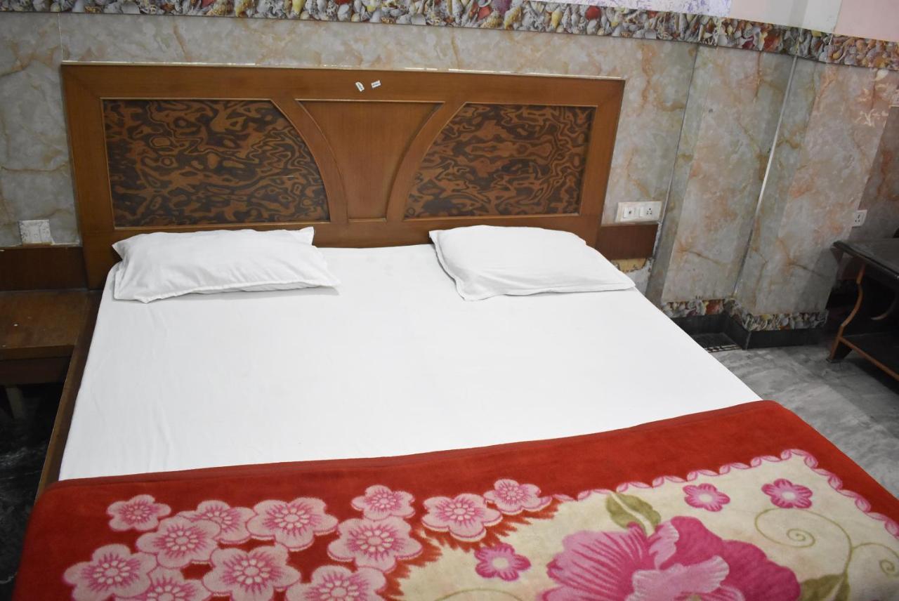 Hotel Shri Hari Palace By Wb Inn Vrindāvan 外观 照片